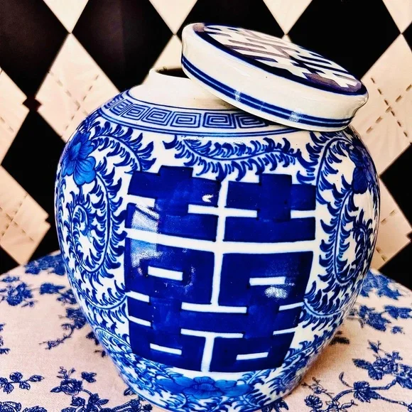 Blue & White Double Happiness Ginger Jar + LID – Hand-Painted Porcelain Prestine - Picture 6 of 8